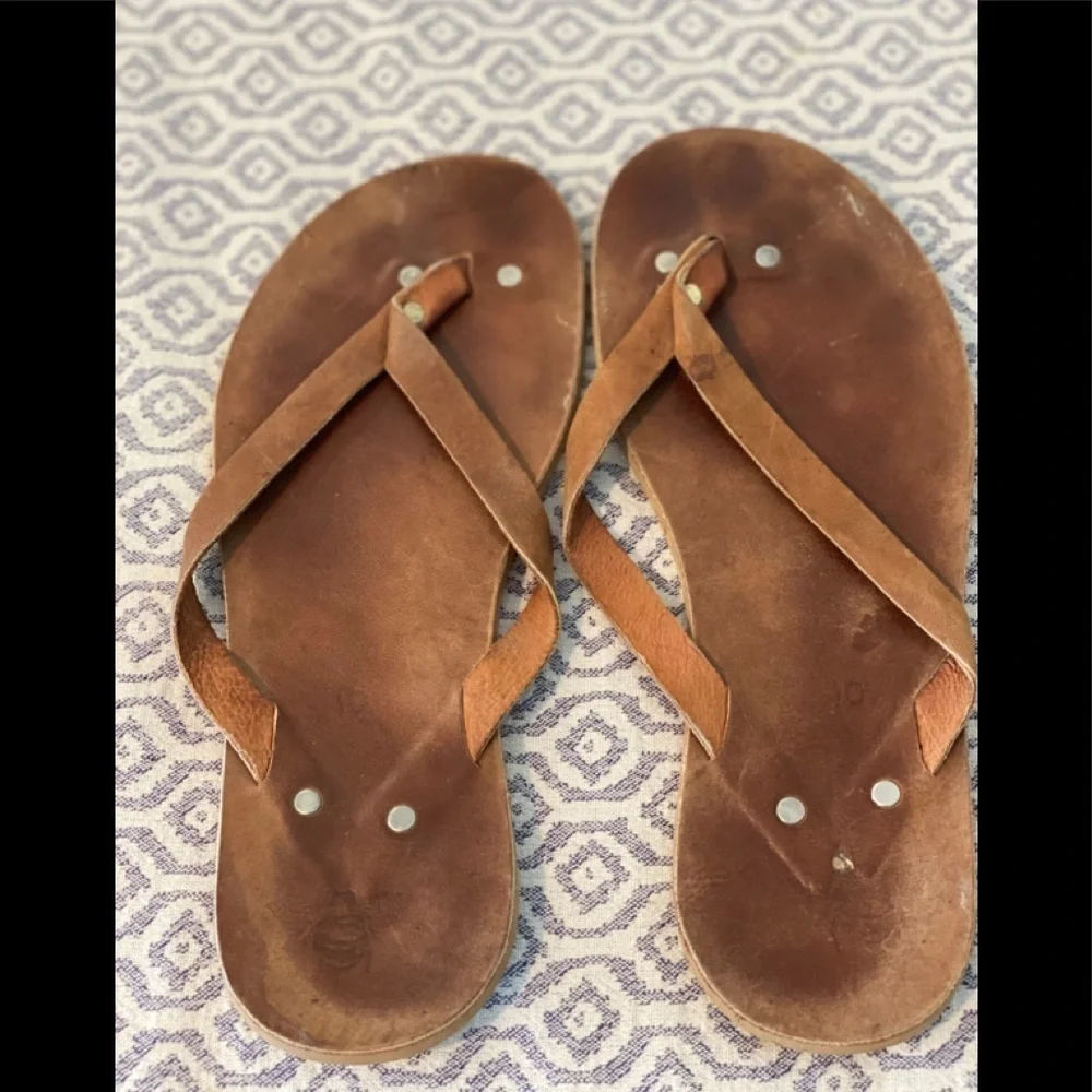 Miel De Abejas Brown Nubuck Flip Flops​​​​​​​​​​
